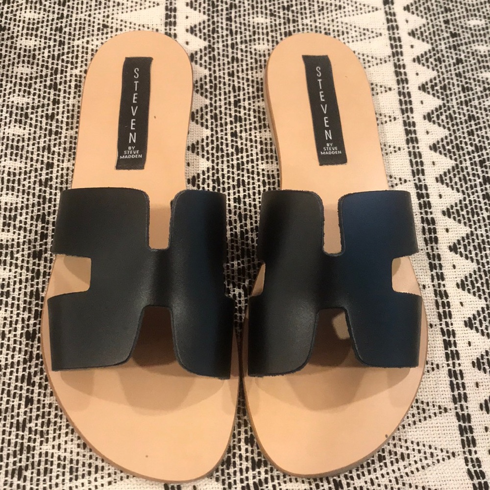 Steve Madden Greece Black Leather Sandal